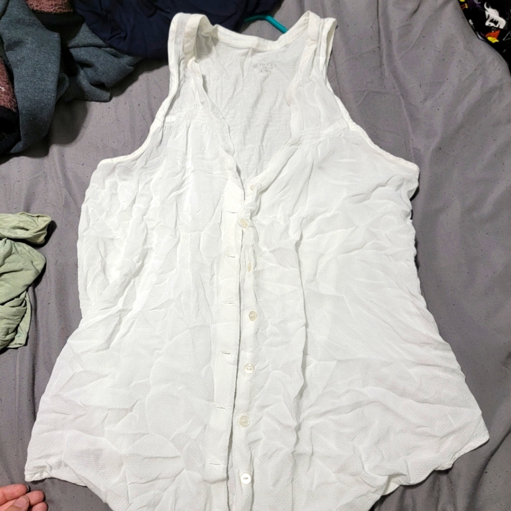 Loose white button tank top